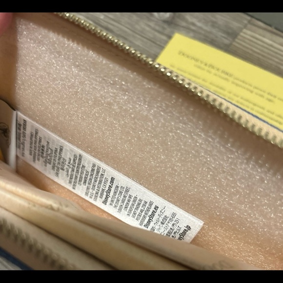 Rare Disney Parks Dooney & Bourke Beauty & The Beast Belle Wristlet Wallet Large - Picture 8 of 13